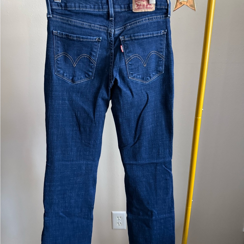 Levi’s Women’s Bootcut Jeans Dark Wash Stretch Denim Size 2